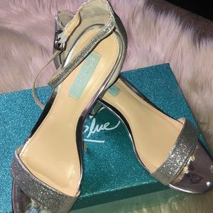 Betsy Johnson Blue✨Silver block heel sandals